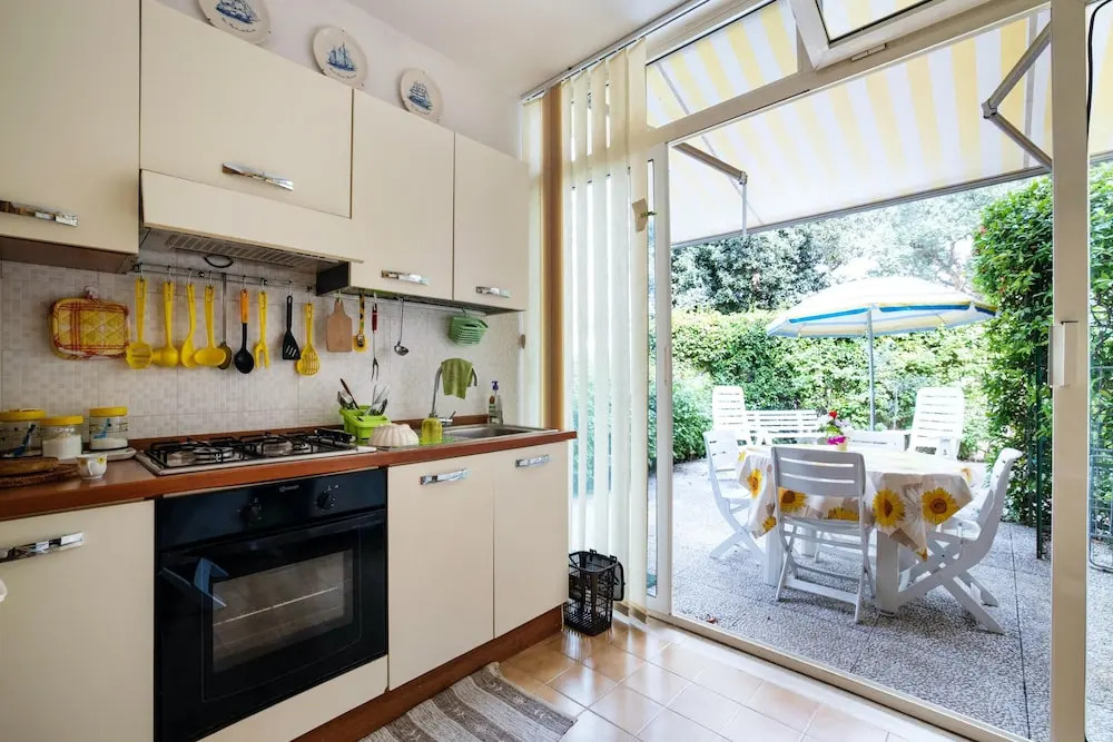 House With 3 Bedrooms in Sabaudia, With Wonderful Lake View and Enclosed Garden Near the Beach