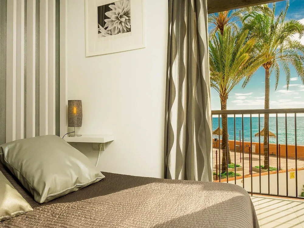 Dona Lola Macarena - Beautiful Frontline beach house between Fuengirola and Marbella - CS100