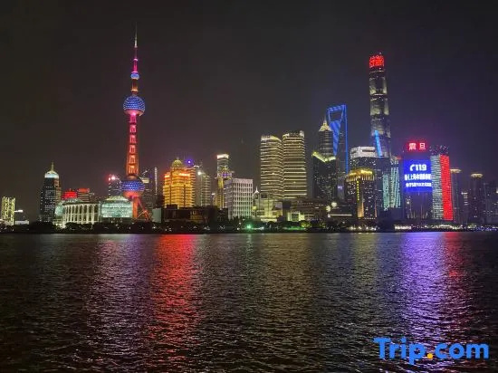 Shanghai Lianzheng Hotel (People's Square Subway Station)