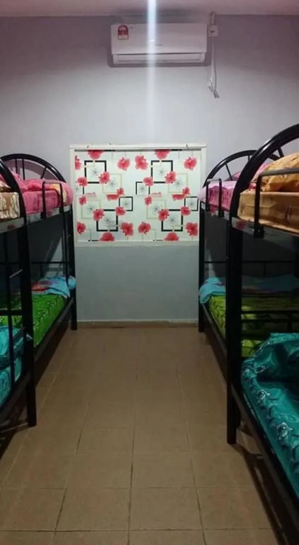 S Family Hostel