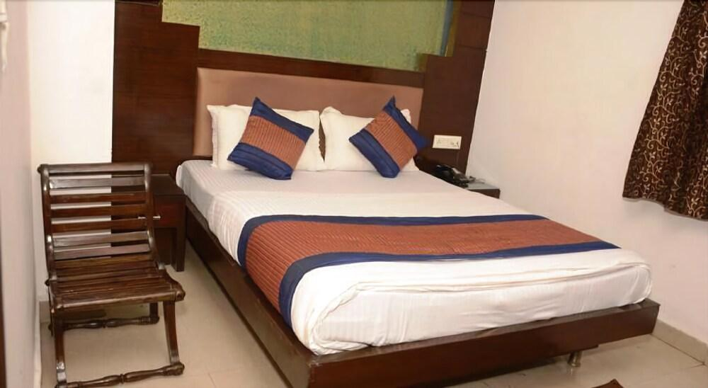 OYO 6408 Hotel Delhi Heart