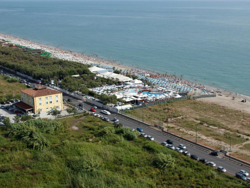 La Isla Resort
