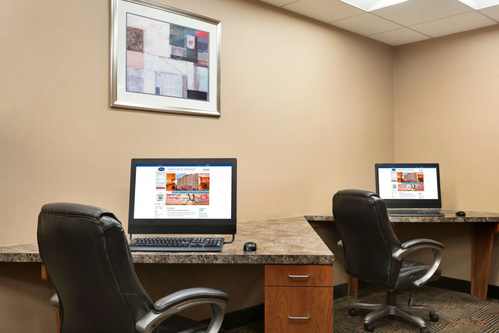 Hampton Inn New York - LaGuardia Airport