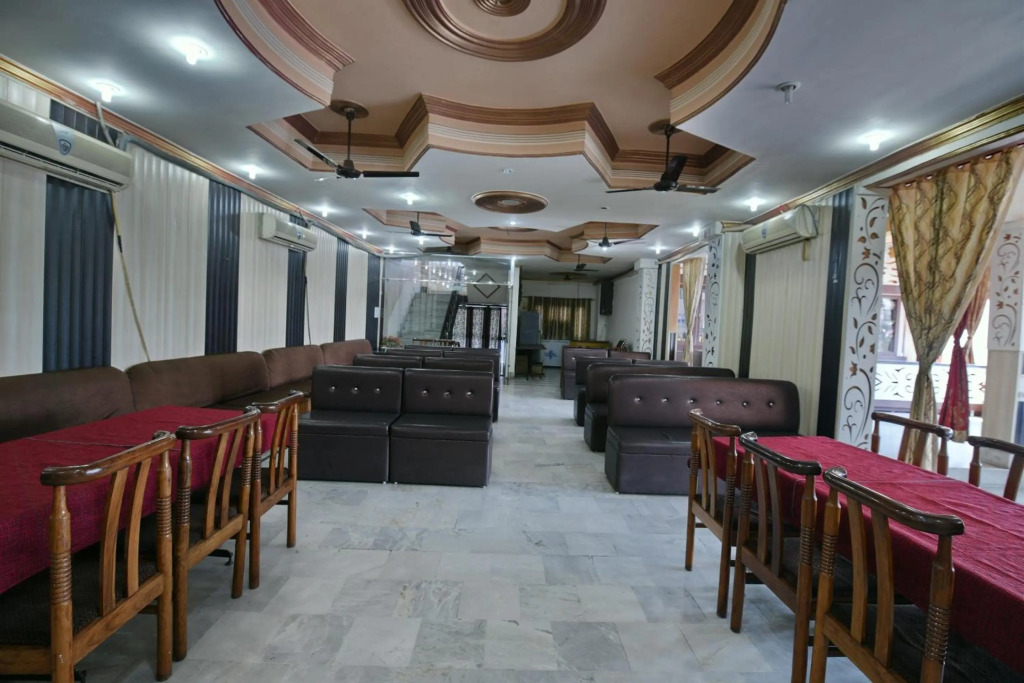 OYO 5851 Mehfil Hotel
