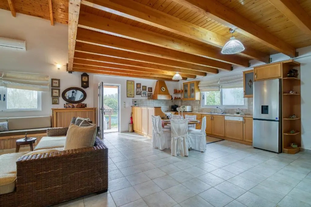 Villa John Dimeon Kato Achaia With Pool - Happy Rentals