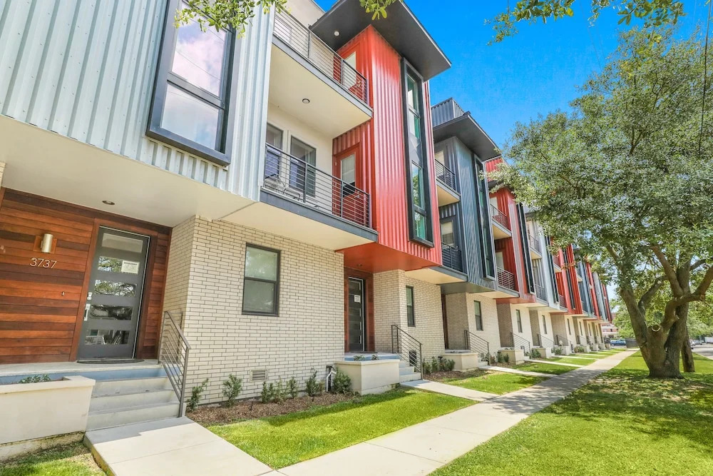 Spacious Townhouse with Balcony