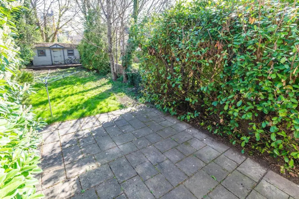 Large Contractor House in Great Location with FREE Parking - Staycation welcome by ComfyWorkers