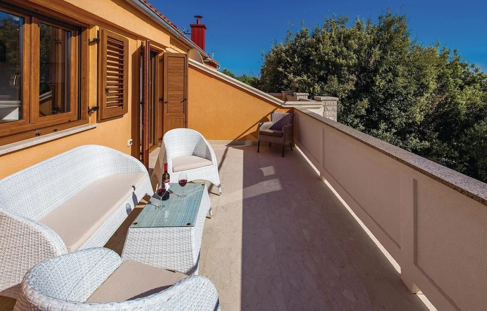 Awesome Home in Barbat with Hot Tub, WiFi, 4 Bedrooms