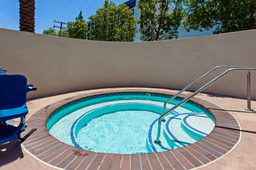 Holiday Inn Express & Suites Anaheim Resort Area by IHG