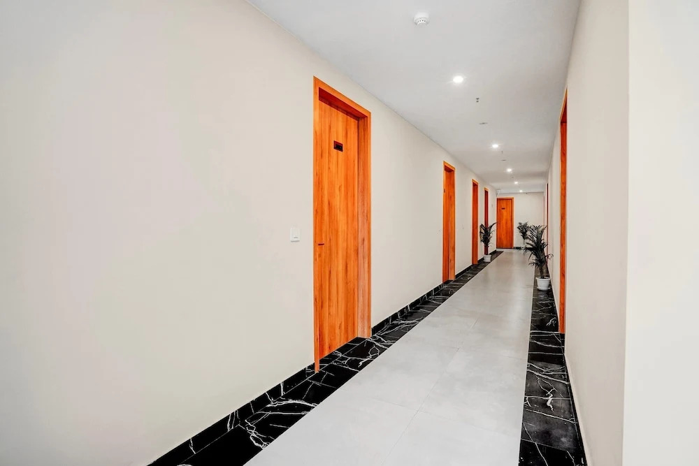 Townhouse Oak Sector 18 Metro Station Formerly Raasha Inn