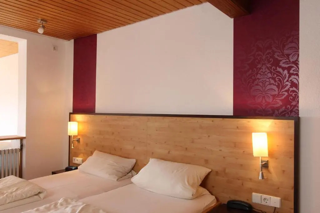 Hotel Löwen  by Mastiff
