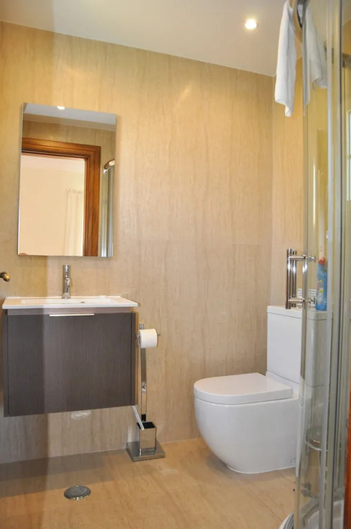 Fantastic for Family Gatherings, Optional Pool Heating, Free Air Con Wifi