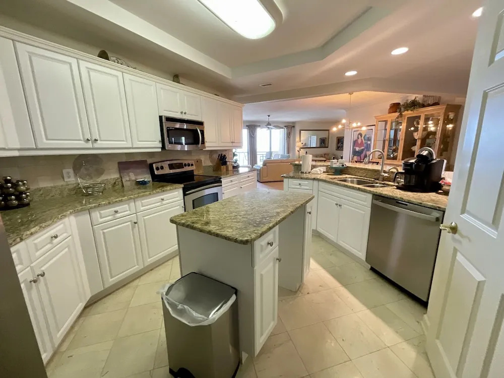 Corner Oceanfront 16th Floor Beauty With Access To All Amenities 4 Bedroom Condo