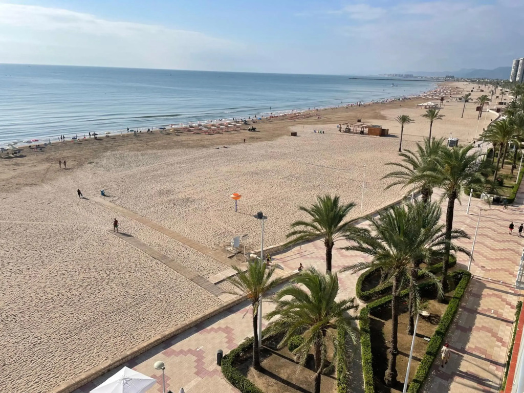 Primera línea en Cullera con piscina. Inmejorables vistas