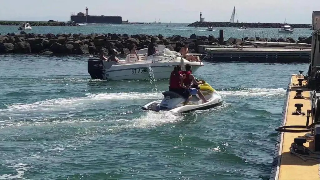 Résidence de standing la Pêcherie Spacieux T3 comme un cocon familial vue mer et sur l'avant port Sur le bout du bout de Cap d'Agde seule cap en Occitanie