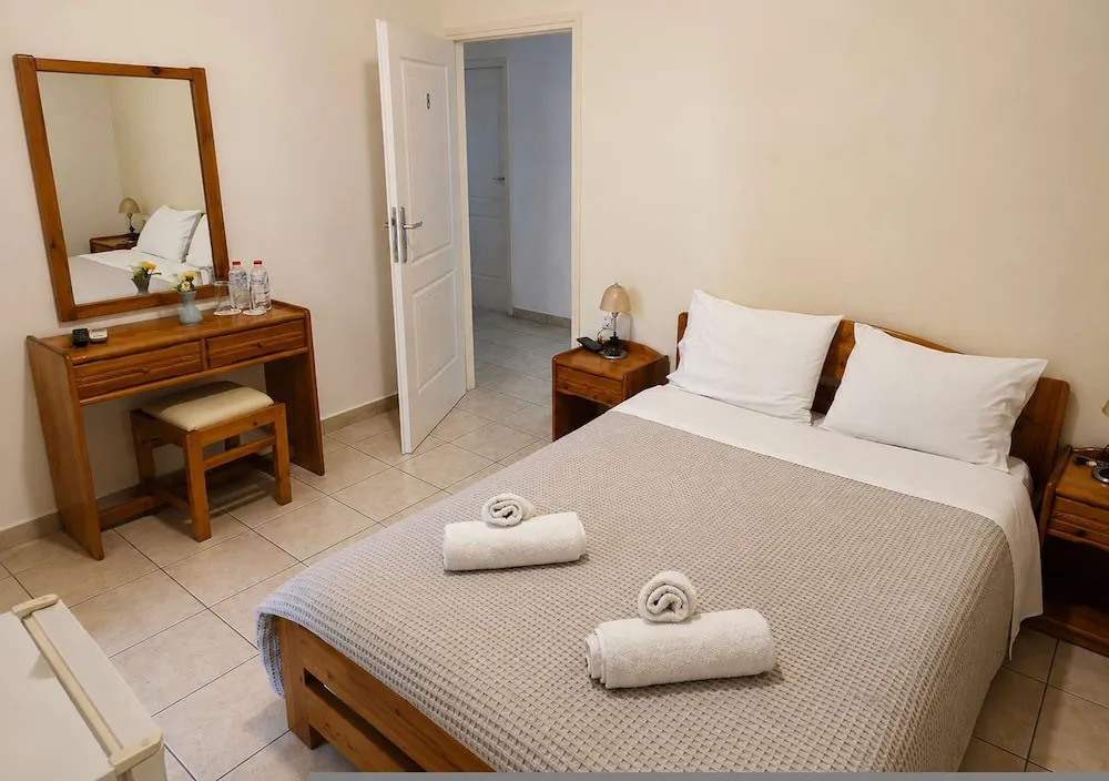 Hotel Elena - Cozy Seaside Double Suite in Skyros