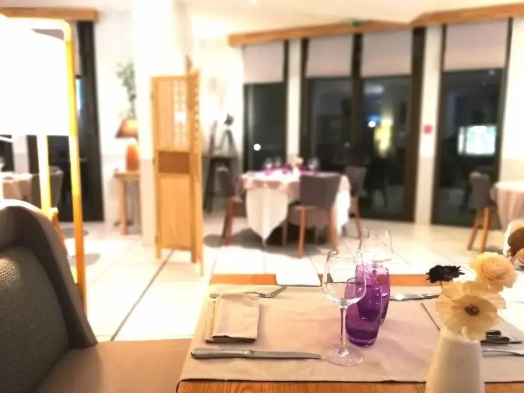 Logis Hotel Restaurant lOrée Des Bois
