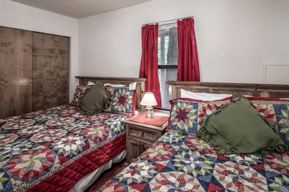 Rocky Top Cabin - Two Bedroom Cabin
