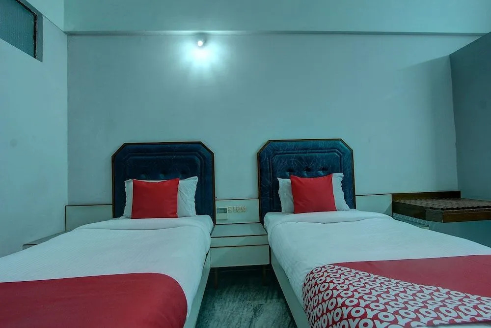 OYO 24579 Flagship Hotel Padmam