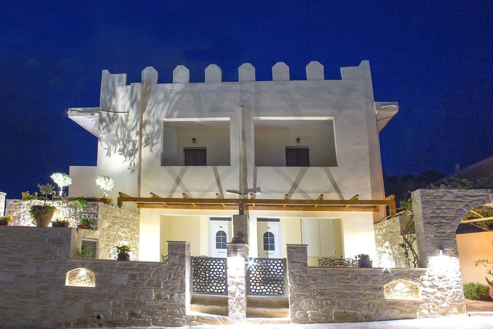Remarkable Jasmine Apartment in Panormo