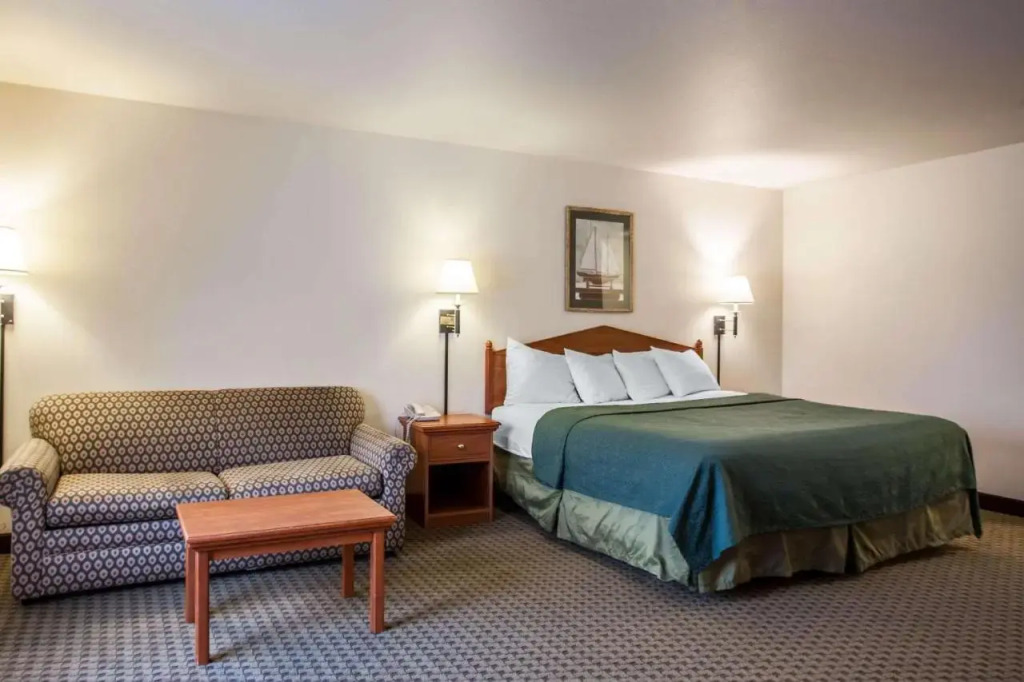 Quality Inn & Suites - 3 Stars