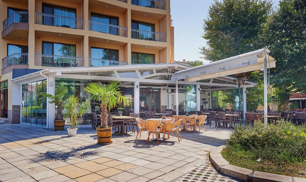 Paradise Hotel & Relax Center