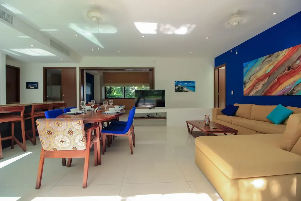 Golf View Luxury Condo hosted by Olahola
