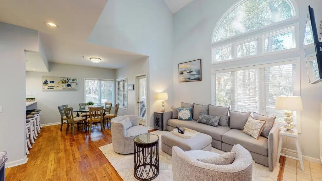 7611 Huntington Villas
