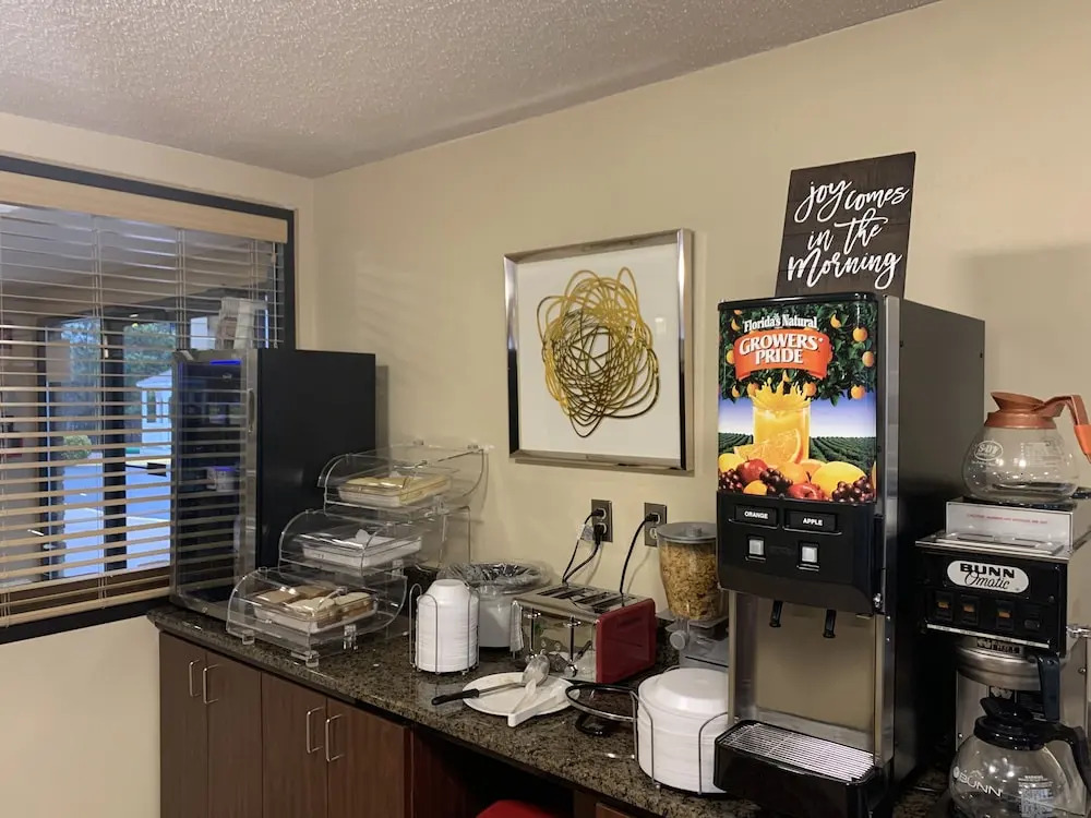Carolina Inn & Suites at Lake Norman