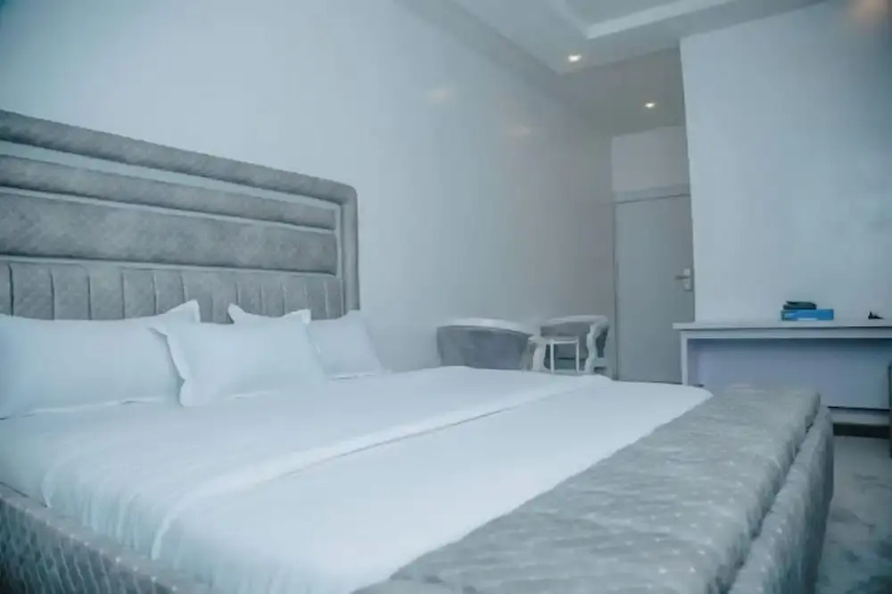 Sakasa Hotel and Suites