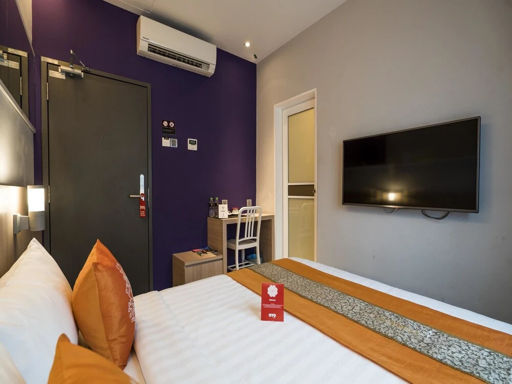 OYO 279 Orange Premier Hotel