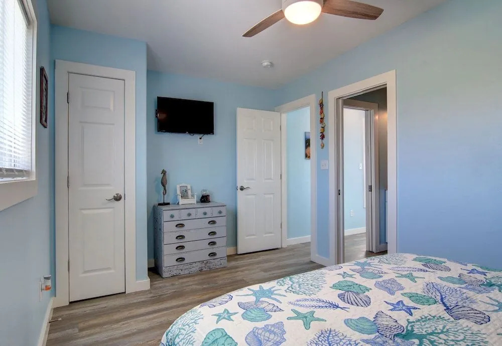 Nauti Mermaid 5 Bedroom Home by Redawning