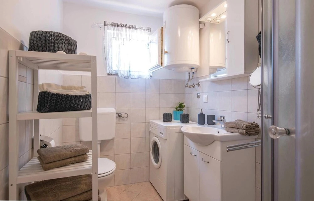 2 Bedroom Stunning Home In Sisan