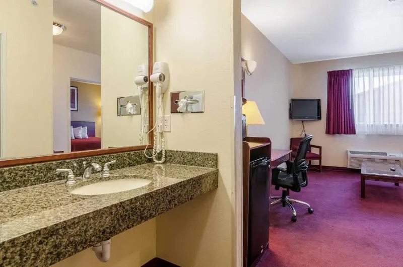 Holiday Inn Express - Wichita North - Park City by IHG
