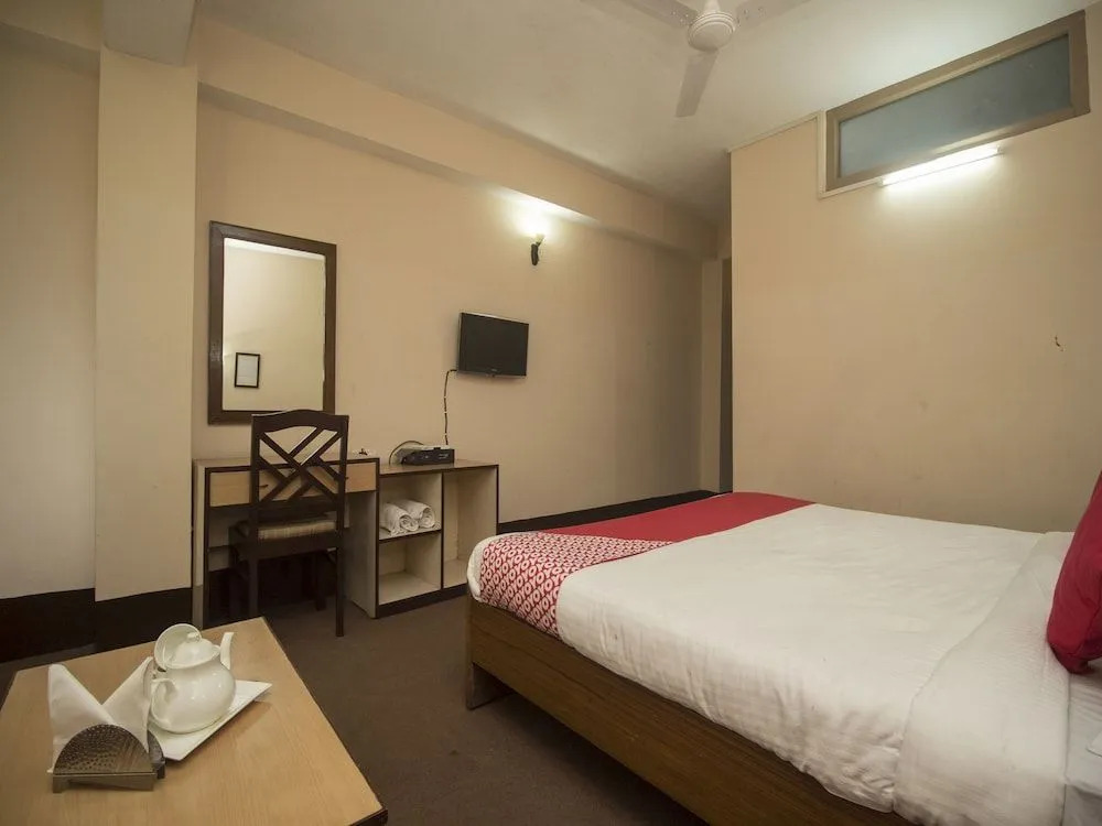 Keswani Group Hotel White Mountain - 200 Metres From MG Marg