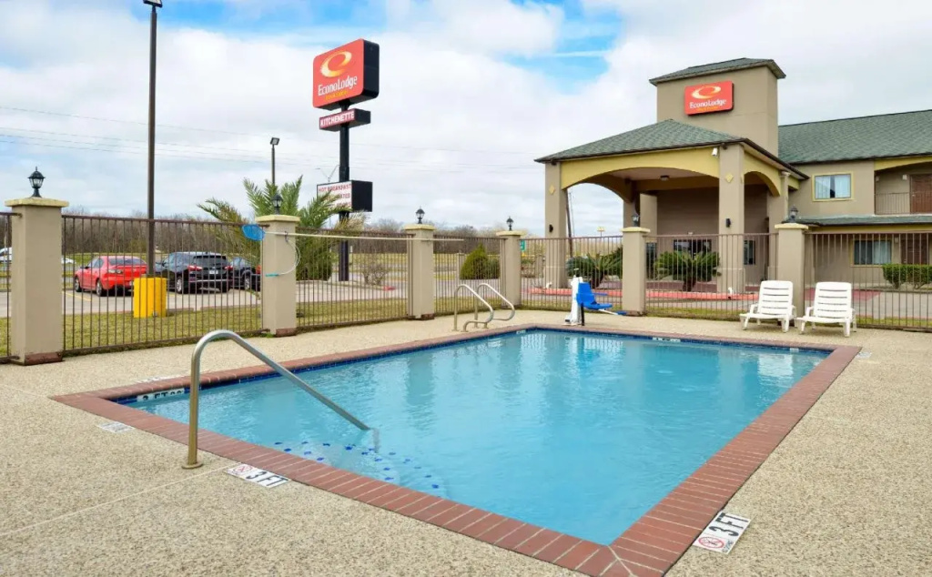 Econo Lodge Inn & Suites Port Arthur near Sabine Pass