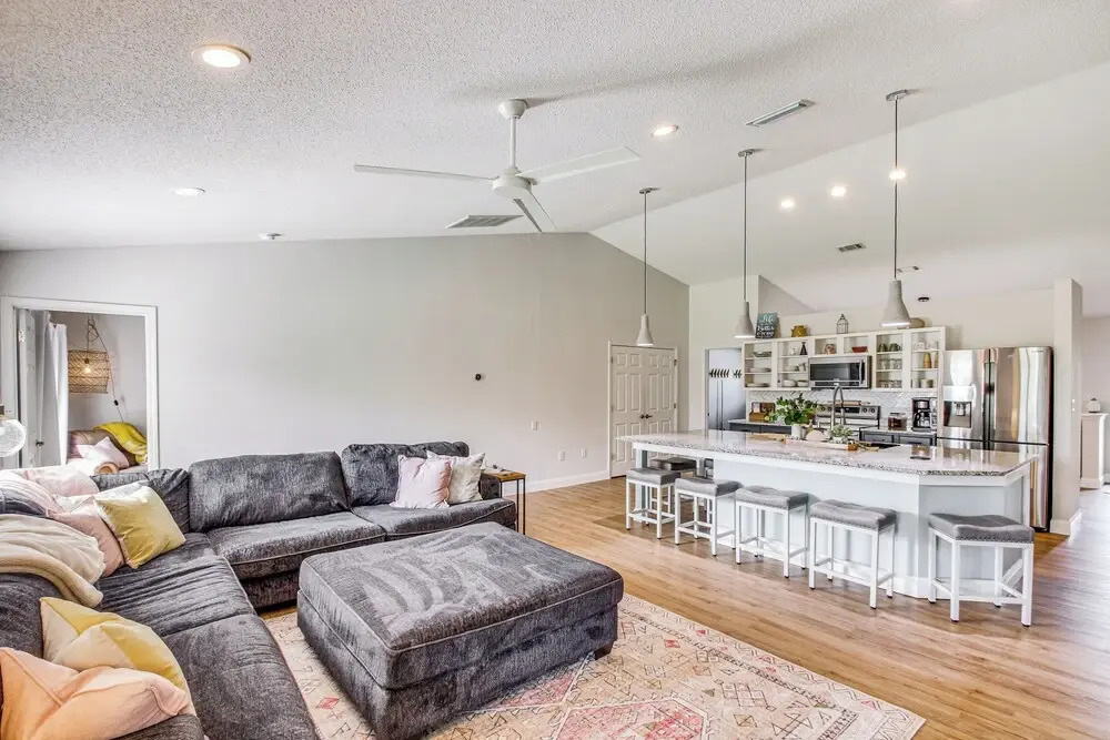 Stylish Navarre House w/ Patio: 4 Mi to Beach!