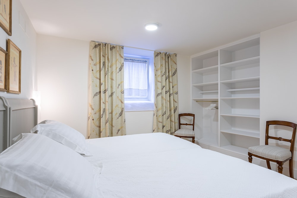 Modern Apartment 2 Bd & 2 Bth Near the Cathedral Catedral V