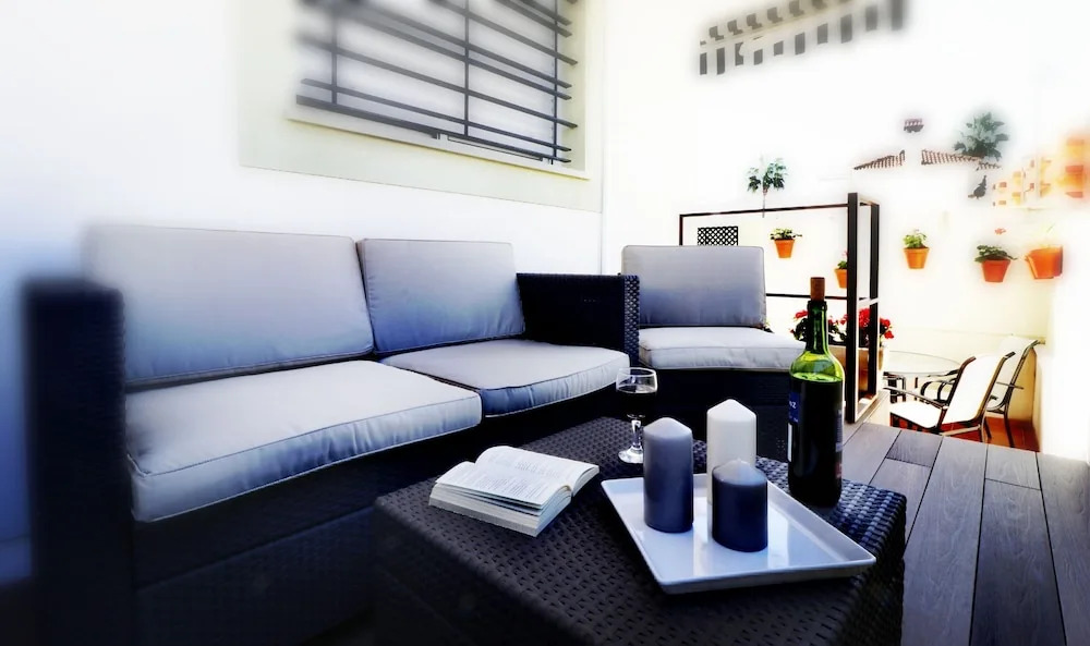 Summerland Apartments Rota