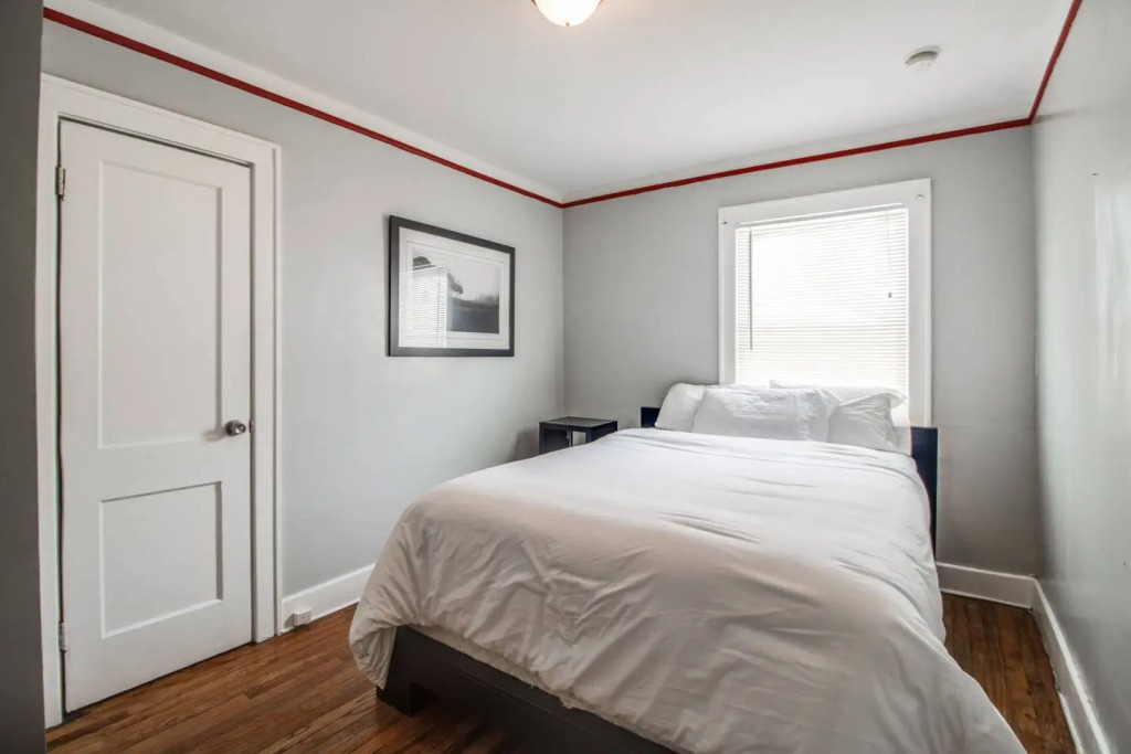 AutoManiac spot in the heart of Pontiac/3 beds 2 baths