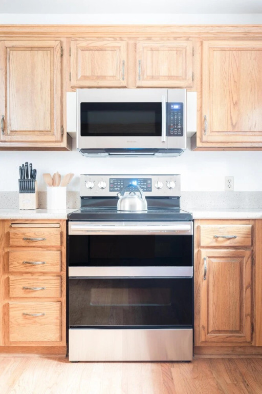 Wolfe by AvantStay | Near Lake Tahoe, w/ Hot Tub, Fireplace, 2 Private Decks!