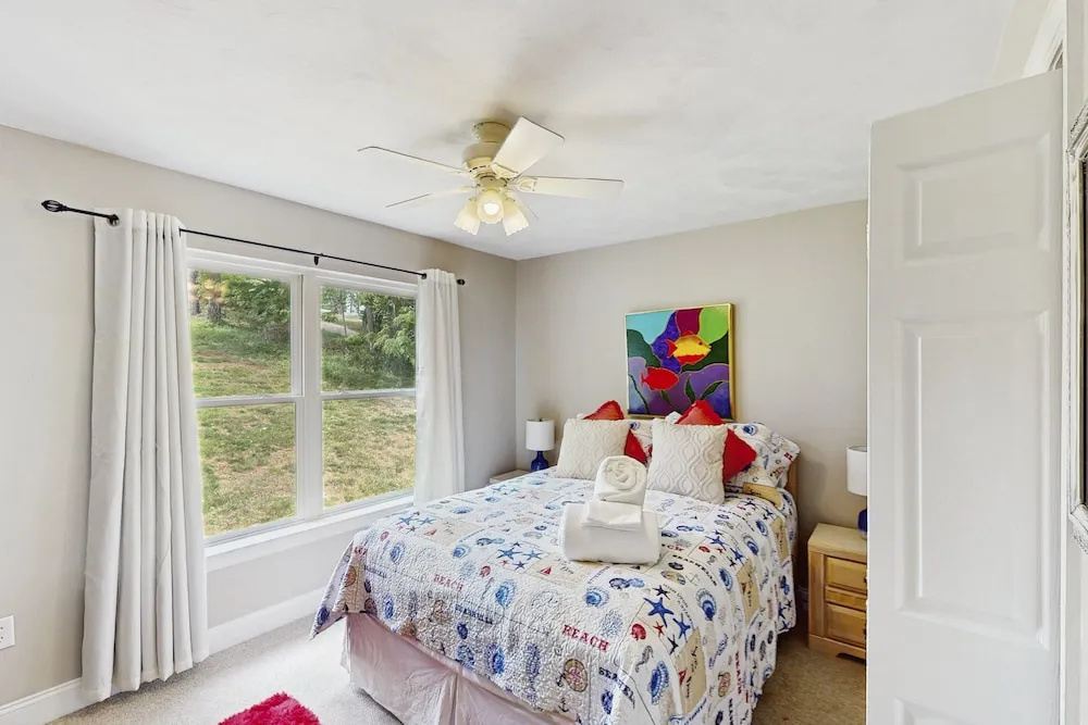 Wet Feet Retreat - Beautiful Lake House With Incredible Views and Dock