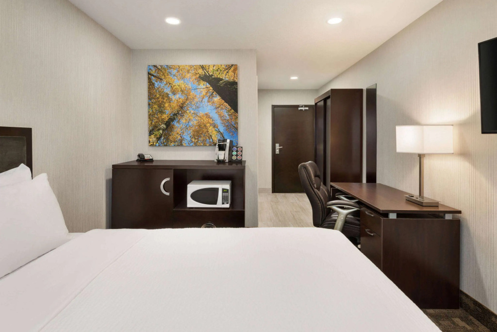 Days Inn by Wyndham Wainwright