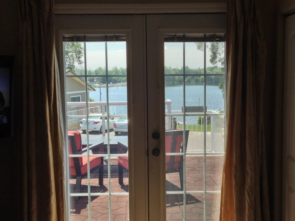 Bayside Inn & Waterfront Suites