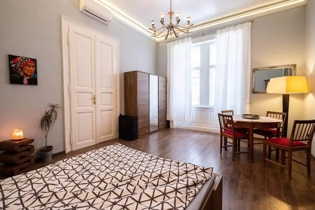 V6 Apartment by Small Home Budapest