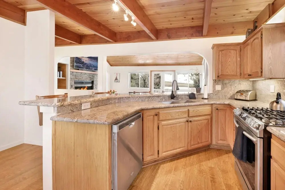 2010-lassen Paradise 4 Bedroom Home by RedAwning