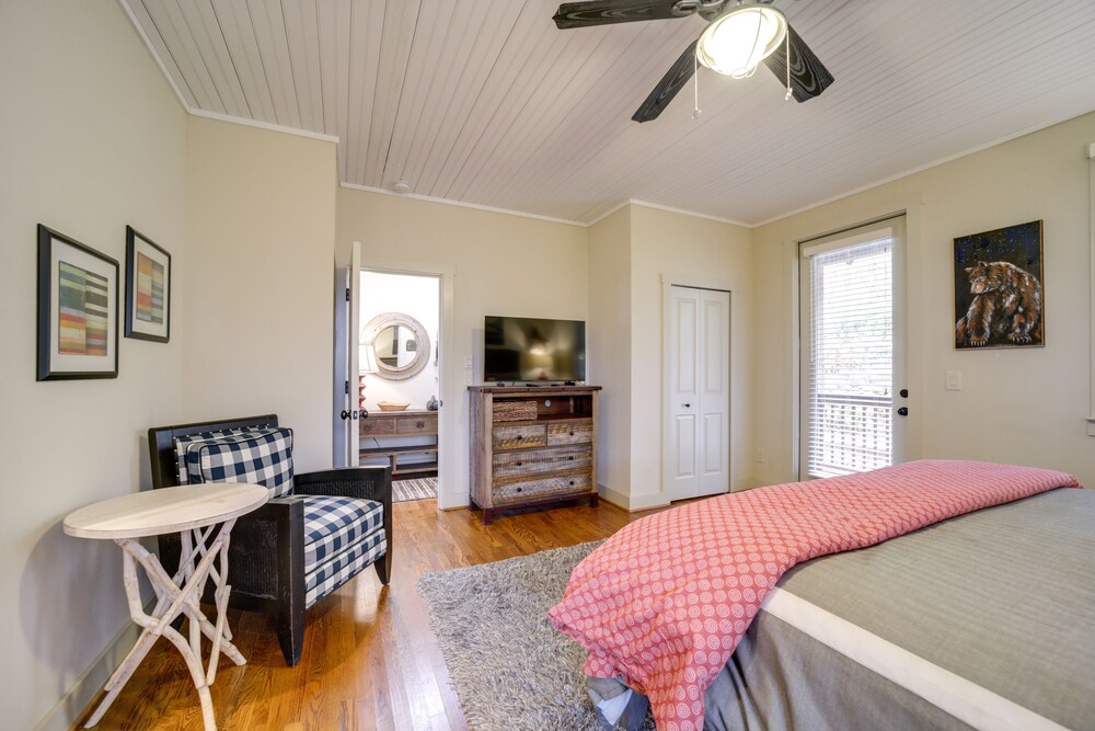 Hike & Boat: Cozy Bear Lake Cottage!