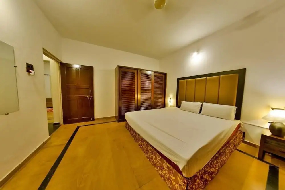 6bhk Villa With Private Pool and Fountain