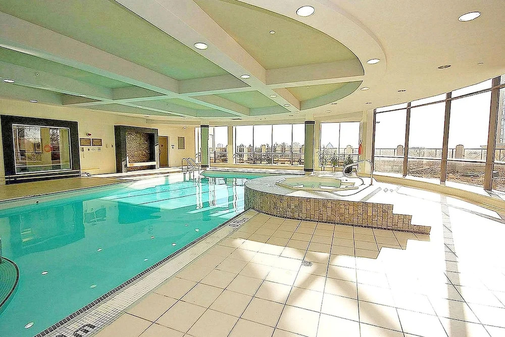 Sarkar Suites - 3888 Duke of York Blvd
