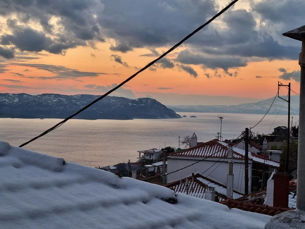 "skopelos- Iris - Your Traditional Home"